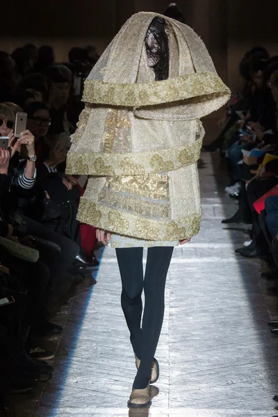 Look 4